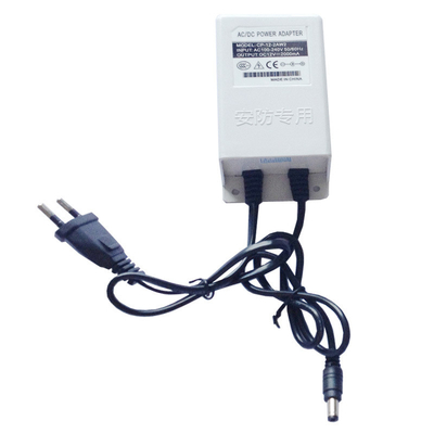 Ottimo adattatore di corrente 12V DC impermeabile con corrente di uscita di 2000mA in bianco