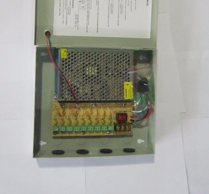Box di alimentazione CCTV 9CH 12V 5A DC Uscita 60W Efficienza 90% Frequenza di uscita 50/60Hz
