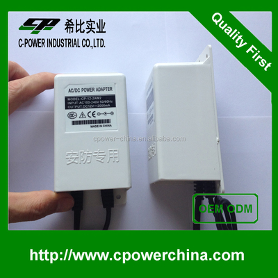 Ottimo adattatore di corrente 12V DC impermeabile con corrente di uscita di 2000mA in bianco