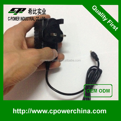 Voltaggio di uscita 12V Adaptore di corrente AC DC Efficienza 90% per 110V 220V