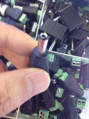 DC 5.5 x 2.1 mm Jack di potenza maschile Adapter Cable Plug Connector per CCTV / LED Sesso femminile