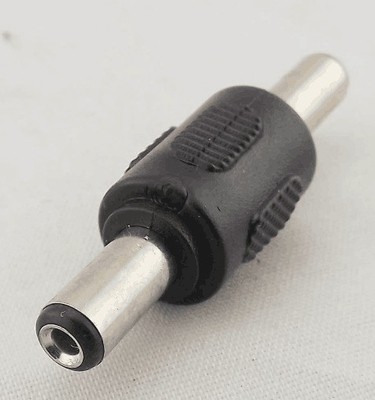 Adaptatore di connettore di accoppiamento maschile a maschio per trasformatore a presa di corrente continua nera 5.5x2.1 mm