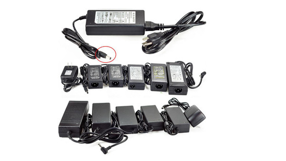 AC100-240V 48V 2A 96W Costante Voltage DC Power Adapter da C-Power con materiali