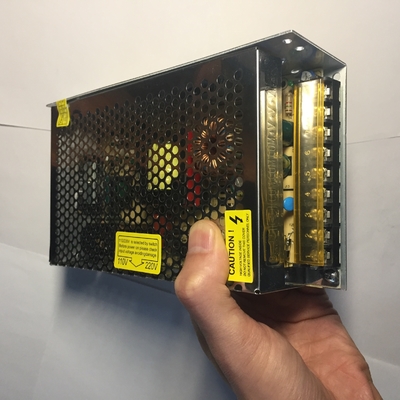 Good PCB 10a 20a 30a Fornitore di alimentazione per LED CCTV a tensione di uscita 24V Tipo di uscita singolo