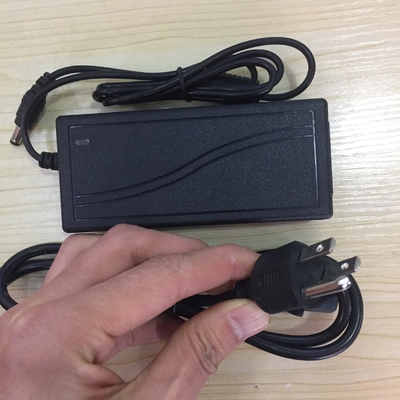 Adattatore di alimentazione a corrente continua a C-Power 18v Compatibile con dispositivi di uscita nera