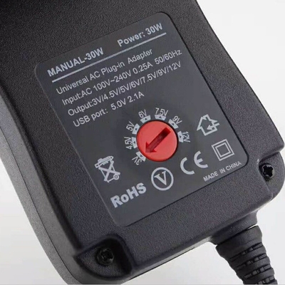 Adattatore di caricabatterie regolabile universale 3-12V 30W 2.1A con usb tipo usb tipo usb nero