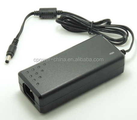 Adattatore di alimentazione a corrente continua a C-Power 18V 3A con tensione costante e connettore a corrente continua 5.5*2.1/5.5*2.5