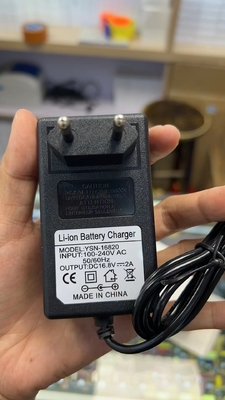 CE FCC ROHS certificato 16.8V 2A caricabatterie agli ioni di litio per adattatore di alimentazione C-Power