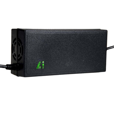 54.6V2A Caricabatterie intelligente a ioni di litio/li-ion/lipo con presa a corrente continua da 5,5*2,1 mm Nera