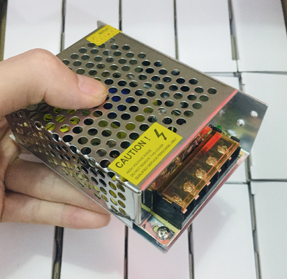 Fornitore di alimentazione a corrente continua a tensione costante 25W 5V per illuminazione a LED Nice 110V/220V AC Input
