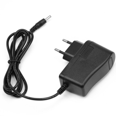 C-Power 12V 0,7A 700mA Adapter di alimentazione La soluzione perfetta per dispositivi in bianco e nero