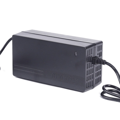 110V/220V Input 54.6V 4A Caricatore per 48V 30AH Batteria agli ioni di litio Veicolo elettrico a Guangzho
