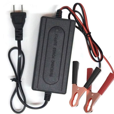 Caricabatterie per motocicli da 12 V a 1 A con tensione di ingresso e corrente di 100-240 V/0,6 A
