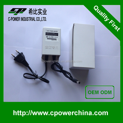 12V 24W Adaptore elettrico esterno con corrente di uscita 2000mA e design bianco docile