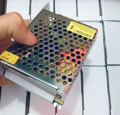 30W 5V 2A 3A 4A 5A 110V 220V DC 9V 15V 18V 24V Fornitore di corrente in argento per le vostre esigenze