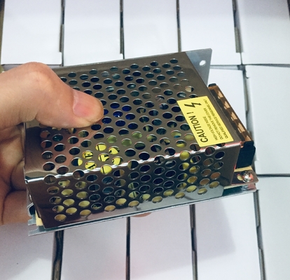 30W 5V 2A 3A 4A 5A 110V 220V DC 9V 15V 18V 24V Fornitore di corrente in argento per le vostre esigenze